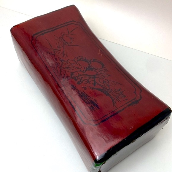 Chinese lacquered pillow Vintage Asian mountain and tree print design - Picture 15 of 16